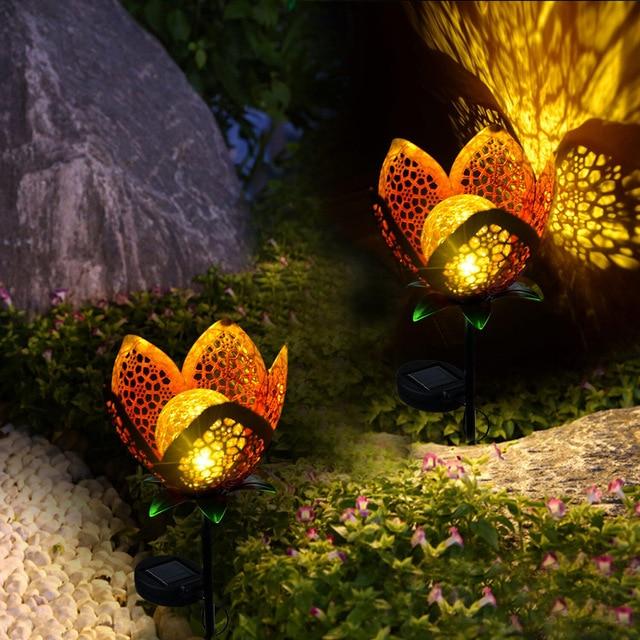 Solar-Wegleuchte mit ausgestanztem Blumen-Design
