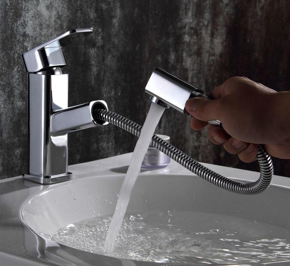 Eckiger Wasserhahn mit ausziehbarem Schlauch