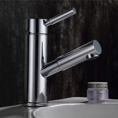 Eckiger Wasserhahn mit ausziehbarem Schlauch