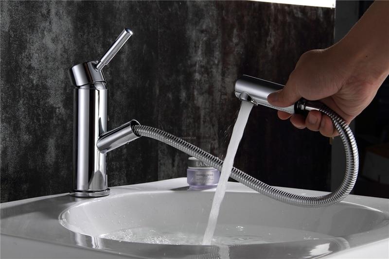 Eckiger Wasserhahn mit ausziehbarem Schlauch