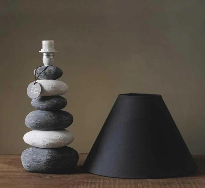 Stonia – Moderne Tischleuchte im Stein-Design